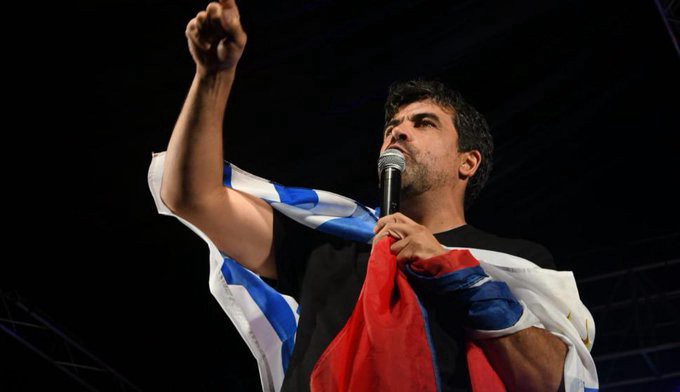 Óscar Andrade en el acto 48 aniversario del Frente Amplio. Foto: Darwin Borrelli